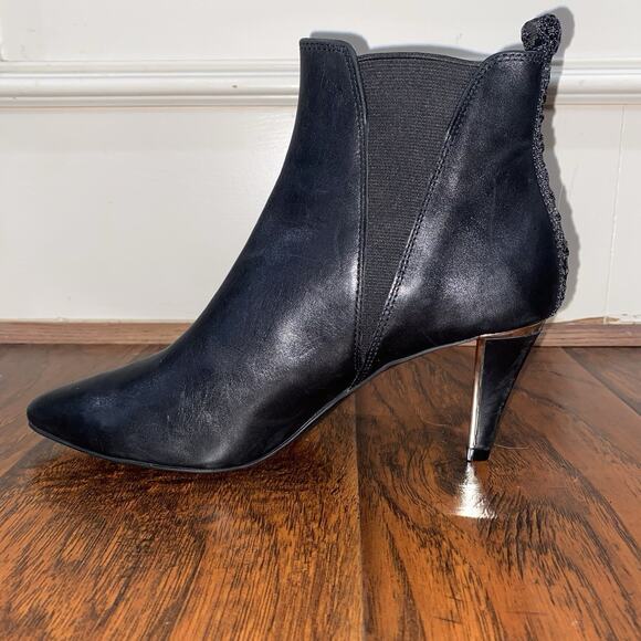 DKNY Chic Black Leather Alani Booties Sz 8 Pointed Toe Stilleto Heel Sleek - Picture 11 of 11